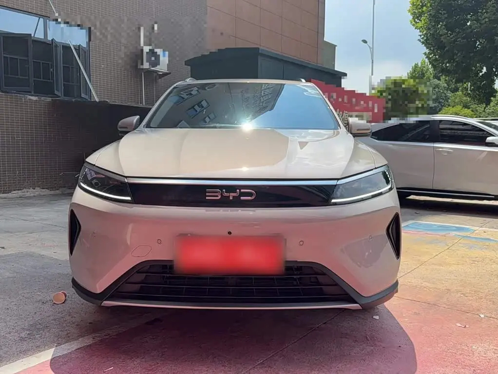 BYD Seal 05 DM-i 2025 — Фото 3/12