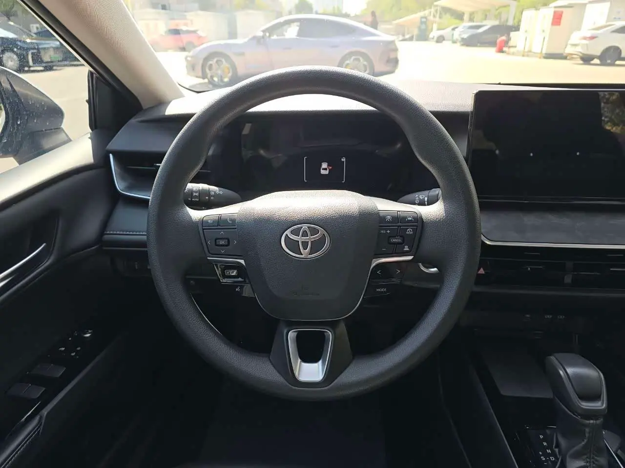 Toyota Camry 2025 — Фото 13/17