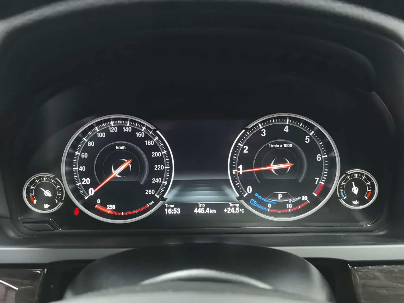 BMW 7 Series 2015 — Фото 10/16