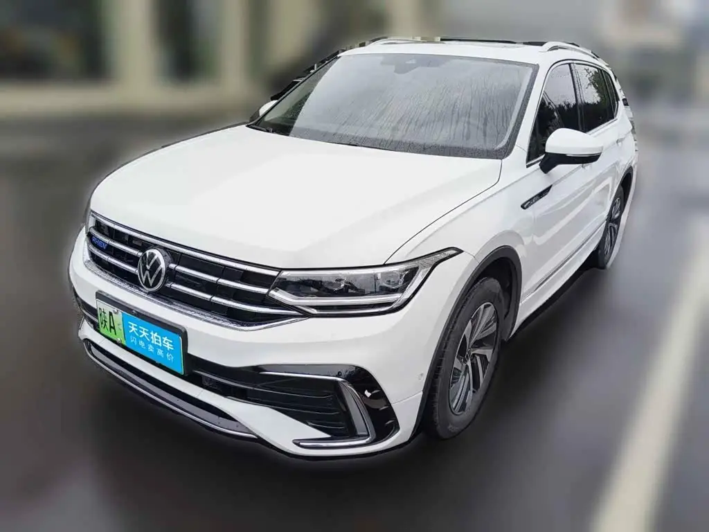 Volkswagen Tiguan L PHEV 2024 — Photo 1/13