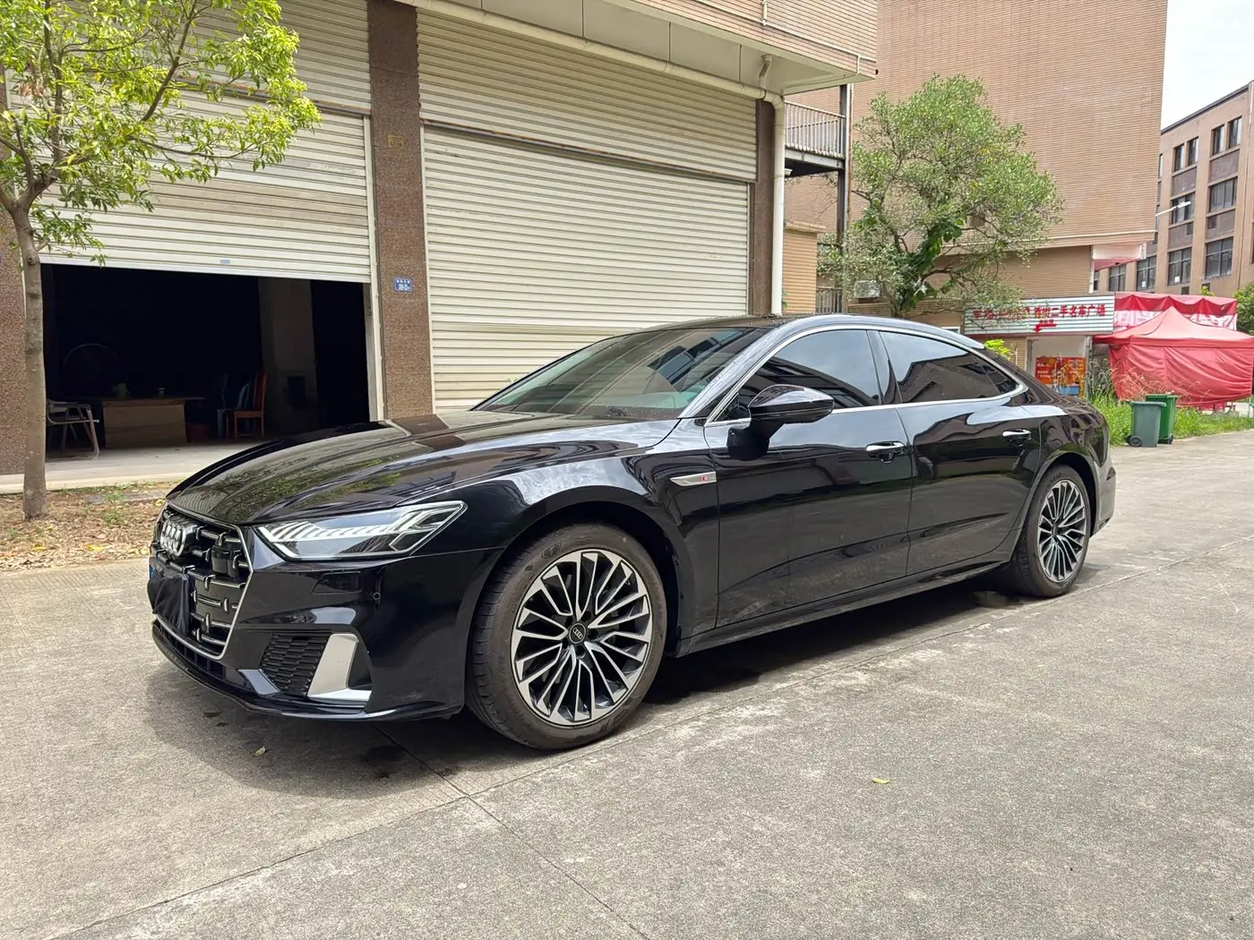 Audi A7L 2025 — Photo 1/20