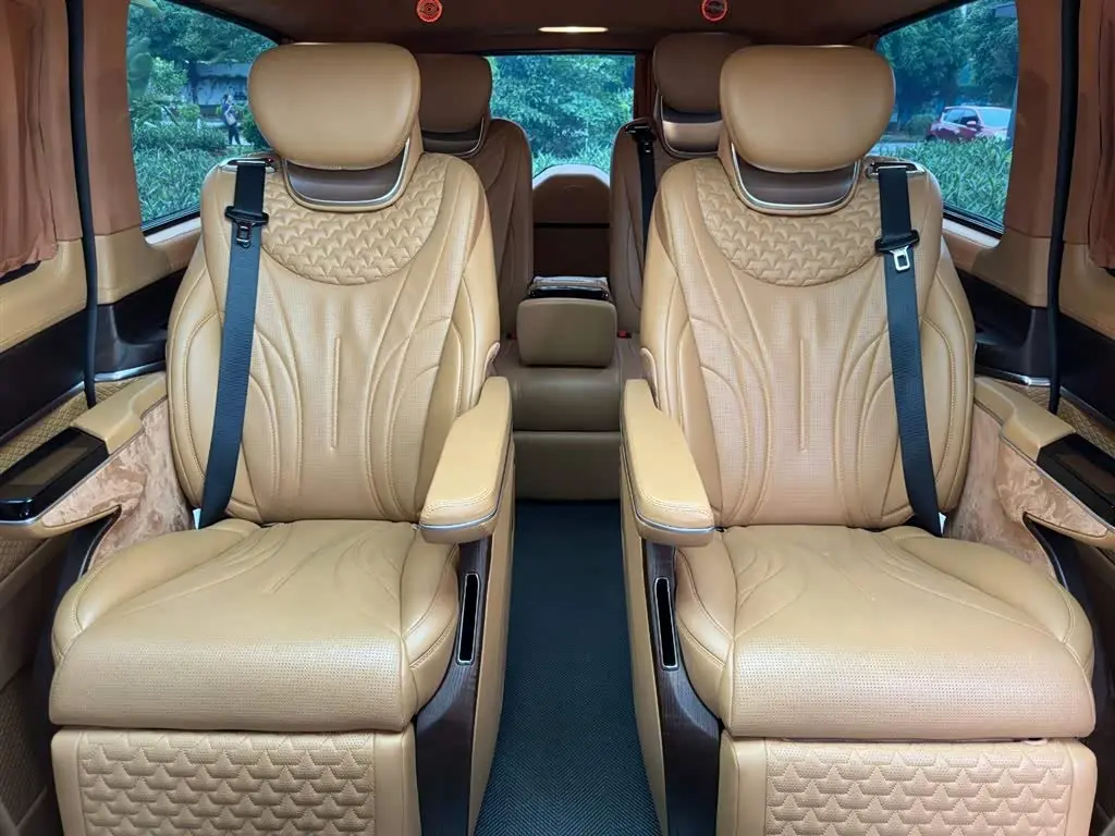 Mercedes-Benz V-Class 2023 — Photo 19/20