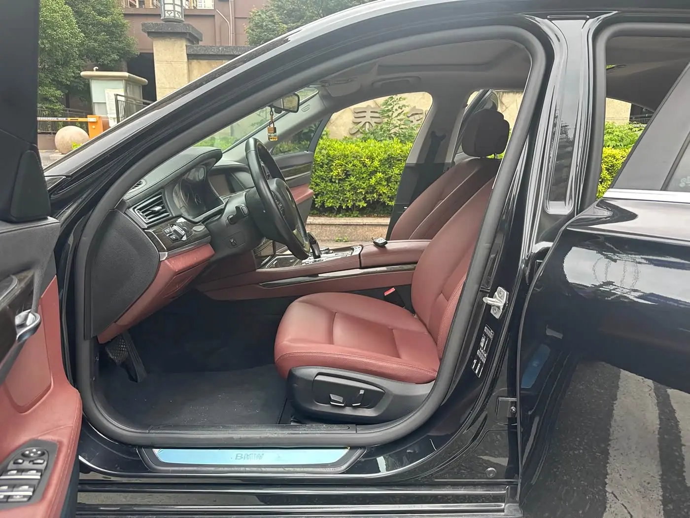 BMW 7 Series 2015 — Photo 18/20
