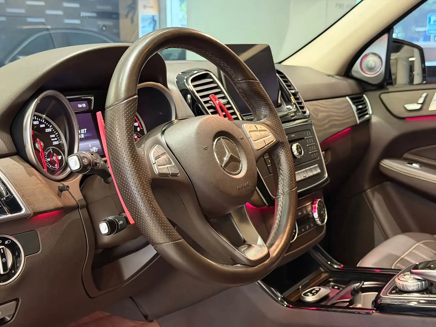 Mercedes-Benz GLE 2016 — Фото 11/15