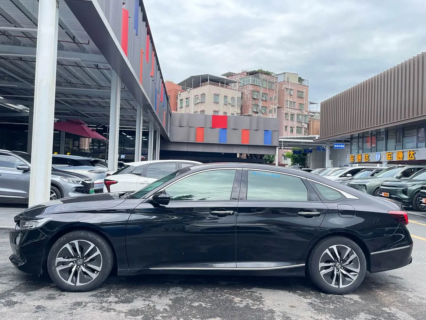 Honda Accord 2023 — Фото 3/18