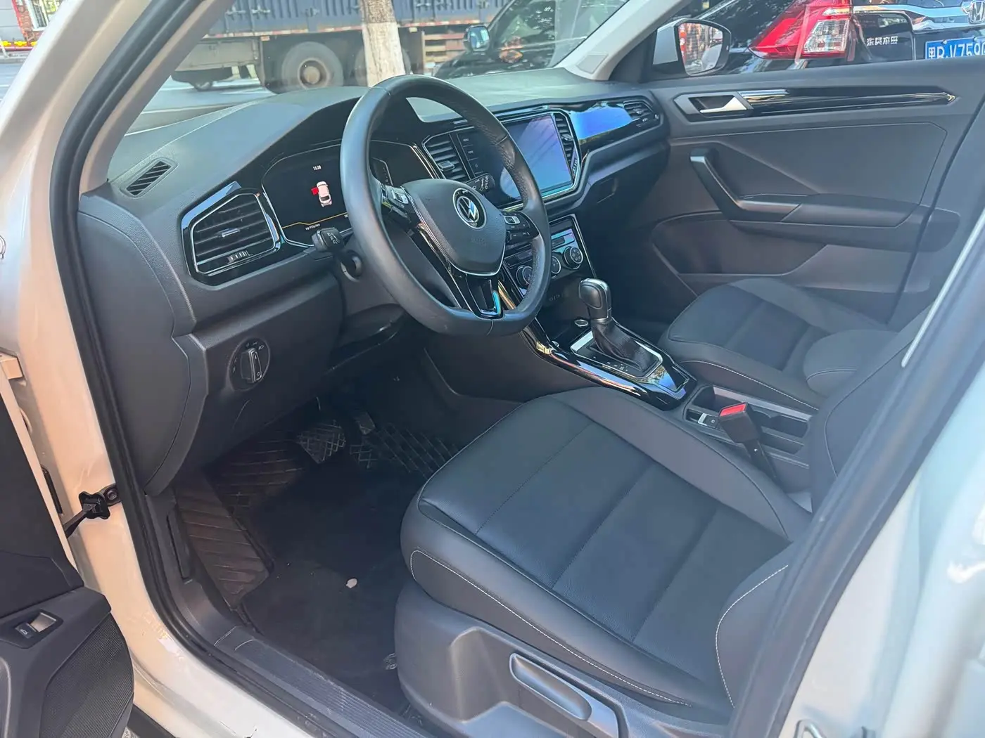 Volkswagen T-ROC 2022 — Photo 4/16