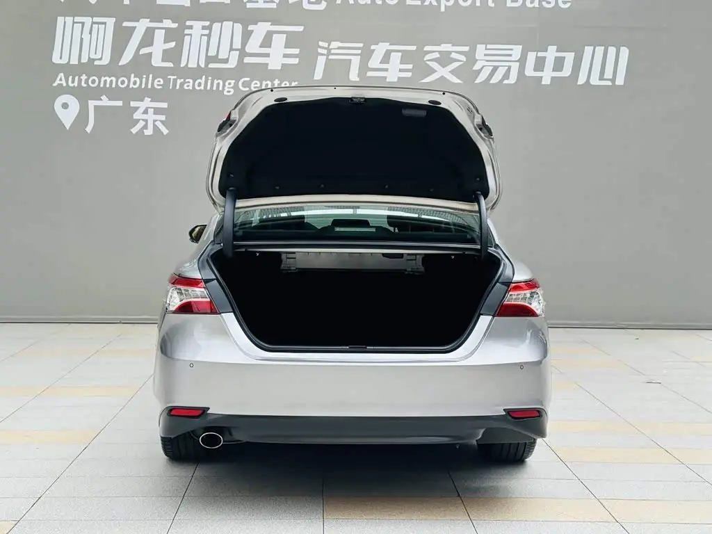 Toyota Camry 2022 — Photo 17/20