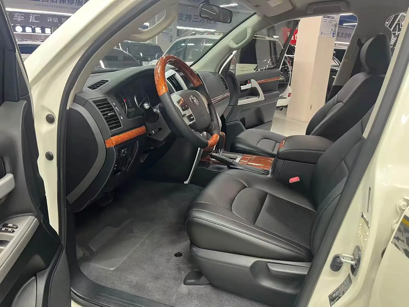Toyota Land Cruiser 2015 — Şəkil 4/11