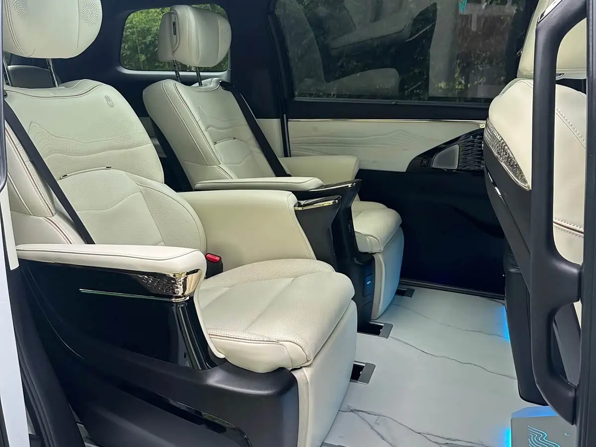GAC Trumpchi Trumpchi M8 2024 — Photo 5/17