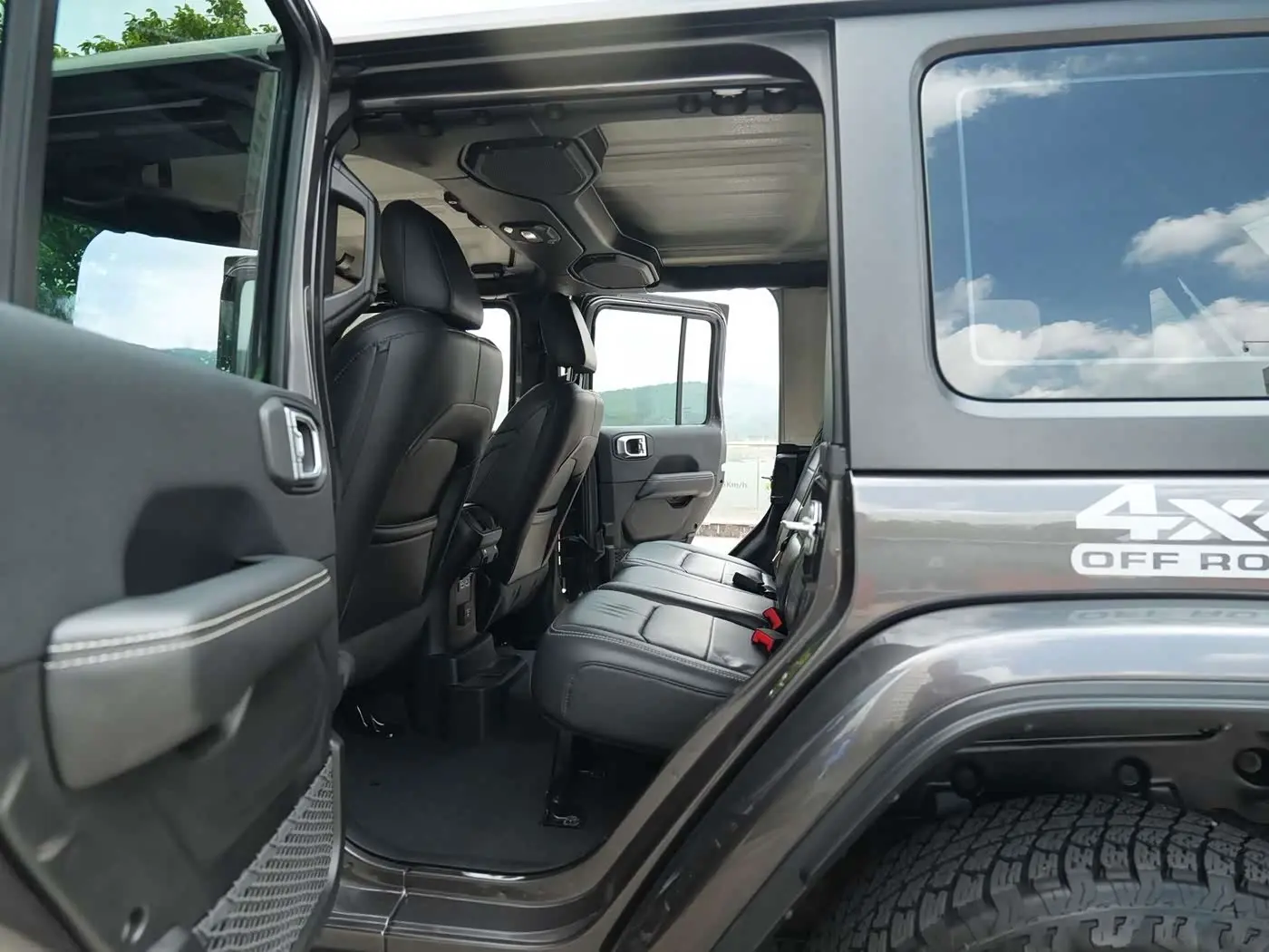 Jeep Wrangler 2018 — Фото 11/14