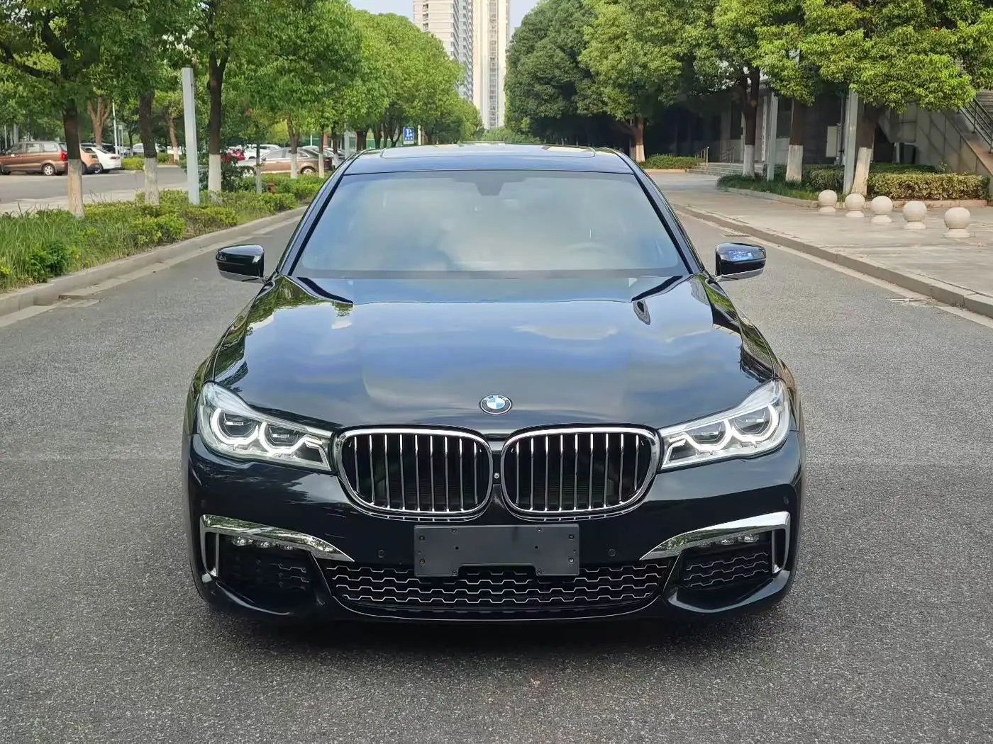 BMW 7 Series 2018 — Photo 2/20