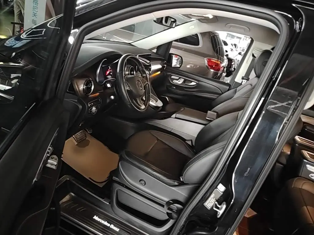 Mercedes-Benz V-Class 2021 — Фото 15/20