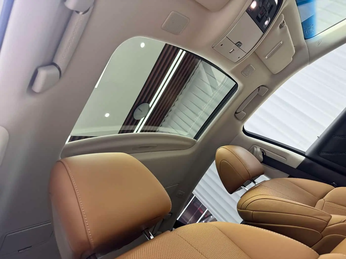Lexus LS 2020 — Photo 19/20