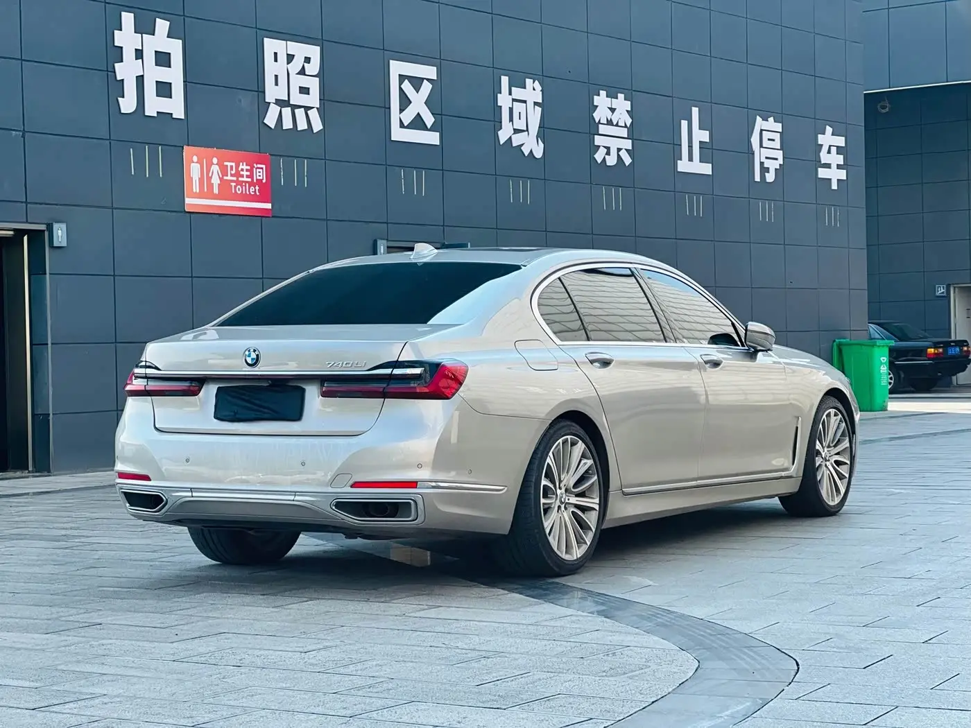 BMW 7 Series 2019 — Photo 13/15