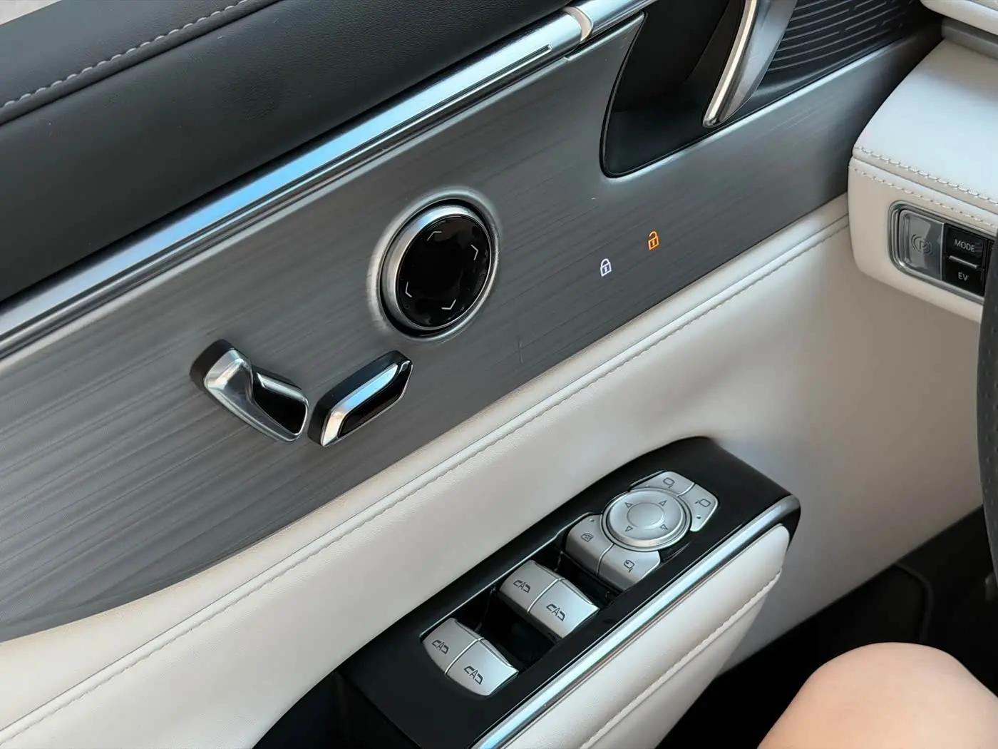 Buick GL8 New Energy 2024 — Şəkil 15/20
