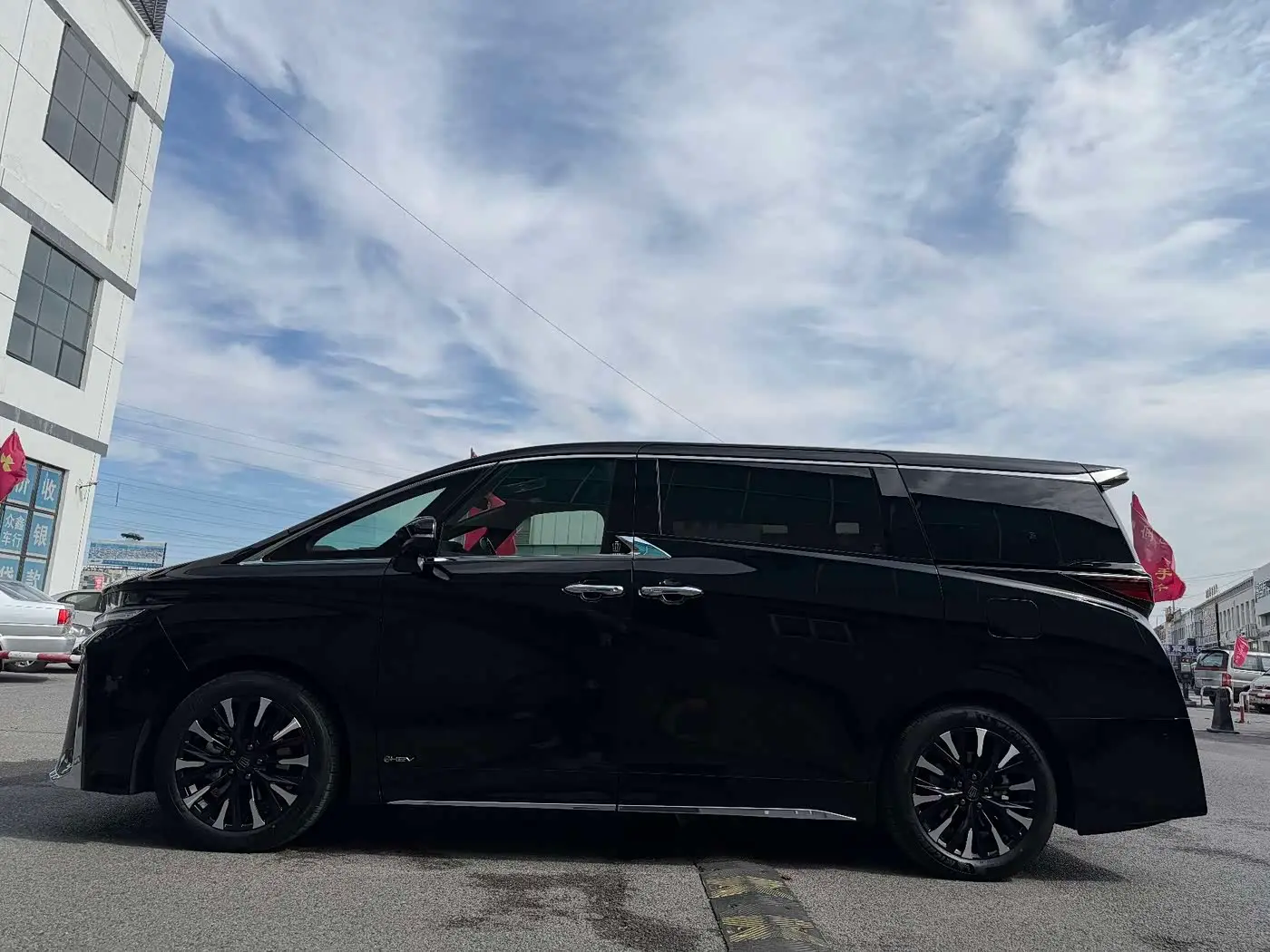Toyota Vellfire 2023 — Şəkil 3/18
