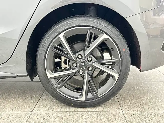 Audi A3 2023 — Фото 16/19