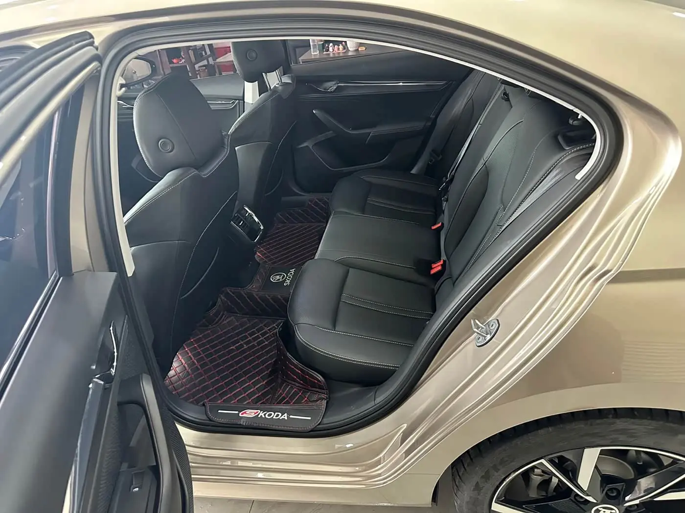Škoda Octavia 2023 — Photo 7/12