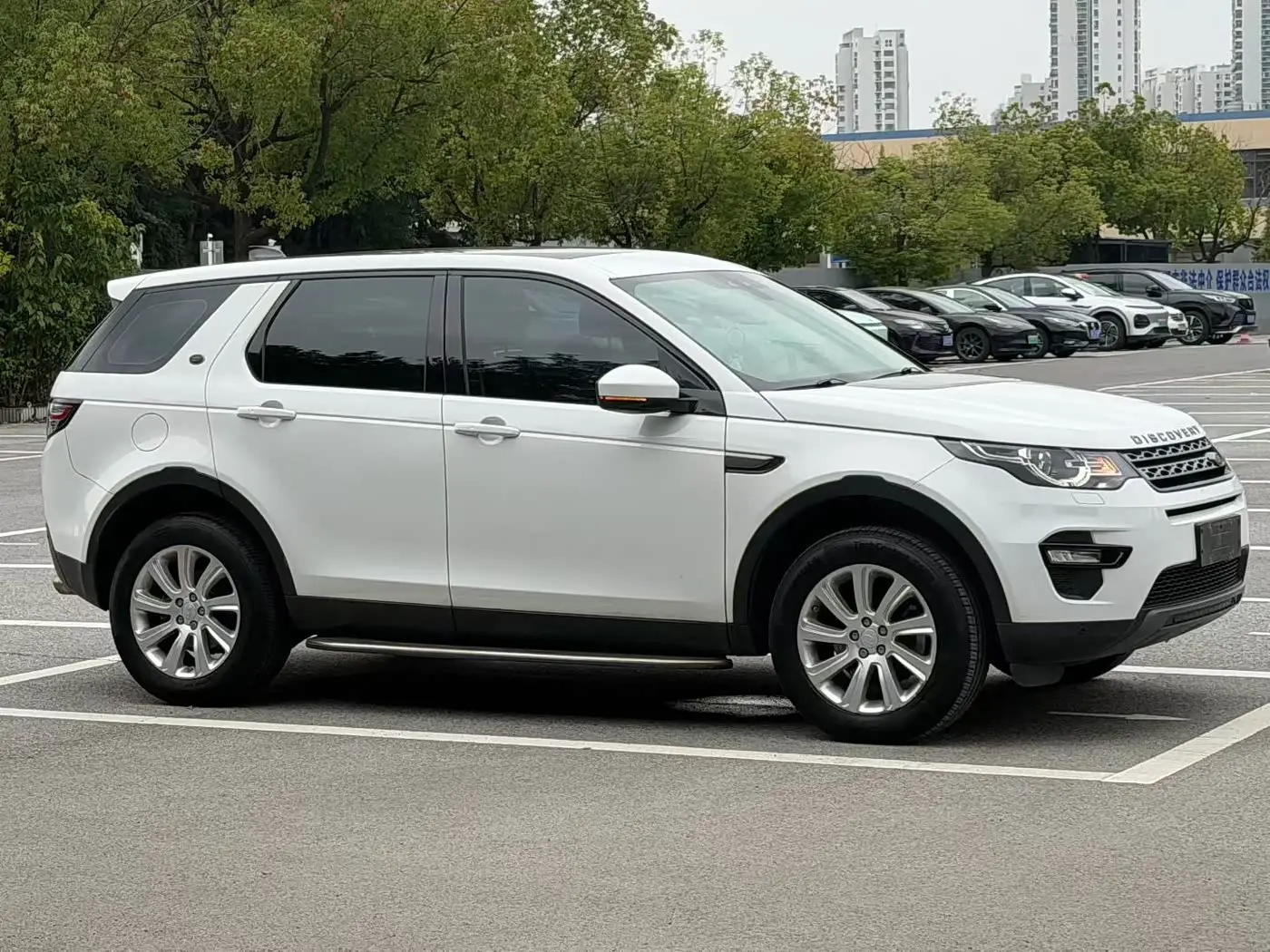 Land Rover Discovery Sport 2017 — Фото 3/9