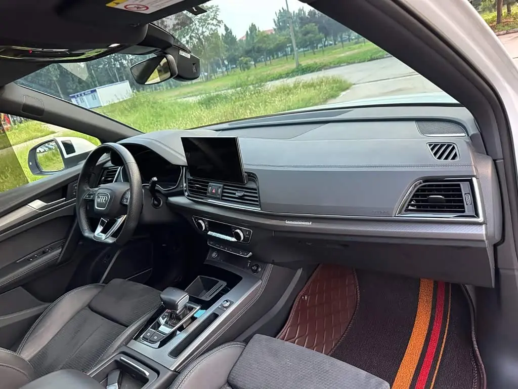 Audi Q5L Sportback 2022 — Şəkil 15/20