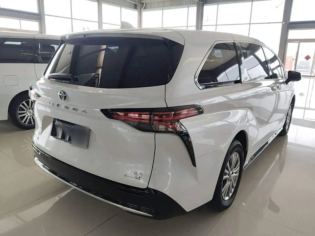 Toyota Sienna 2024 — Photo 4/19