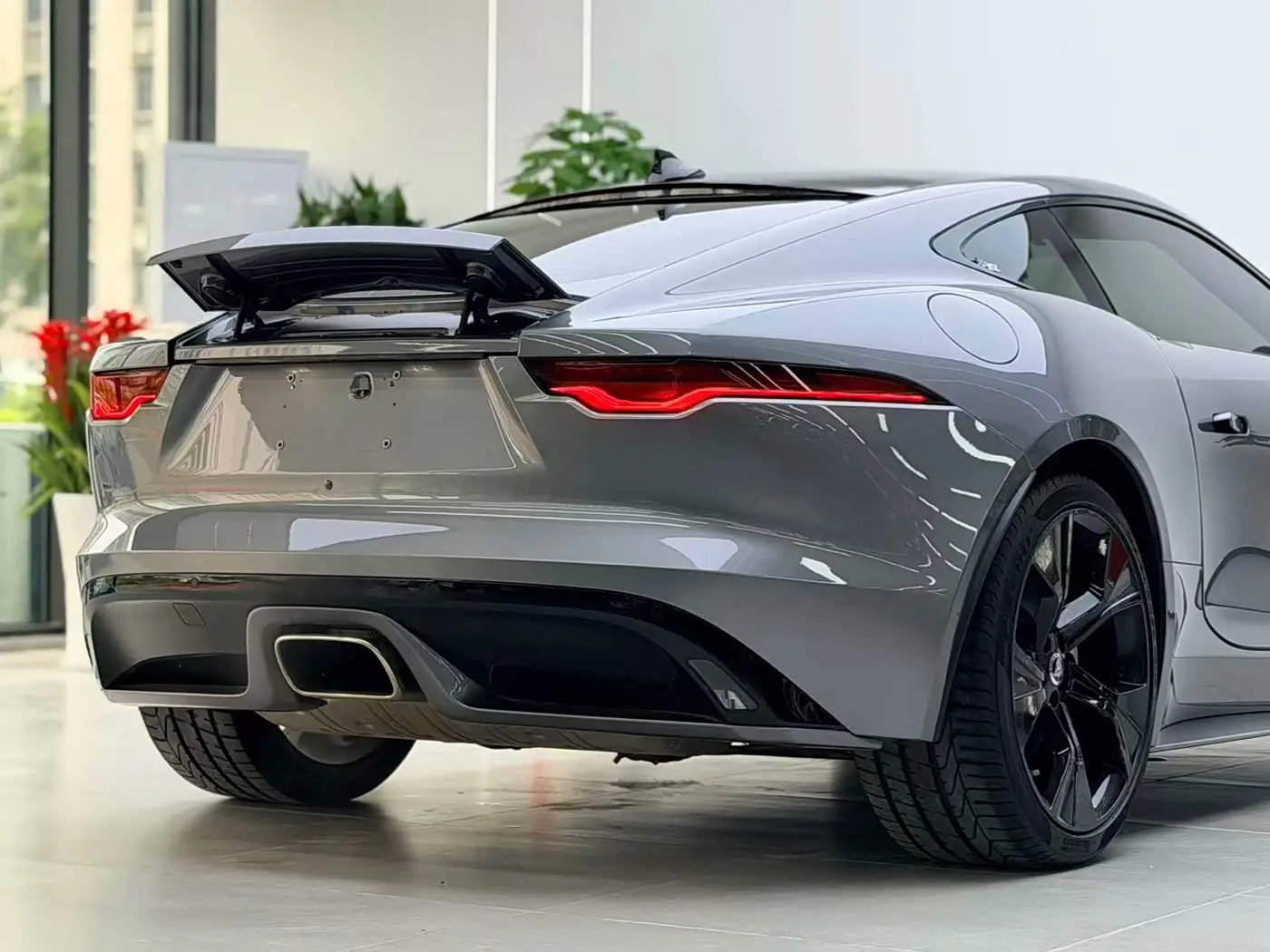 Jaguar F-TYPE 2024 — Photo 17/18