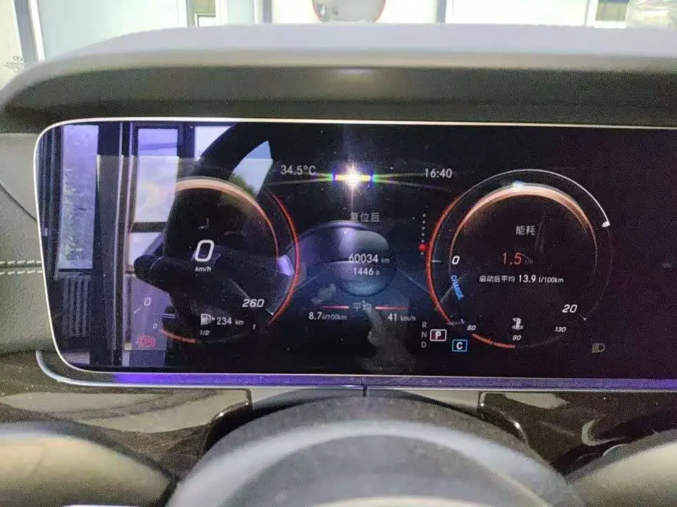 Mercedes-Benz E-Class 2022 — Photo 8/9