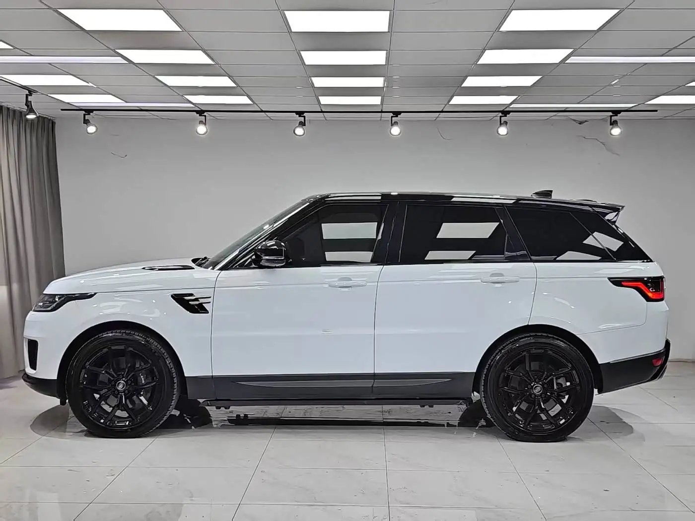 Land Rover Range Rover Sport PHEV 2021 — Photo 3/10