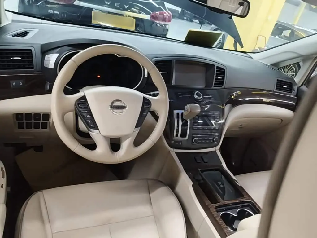 Nissan Quest 2016 — Şəkil 10/20