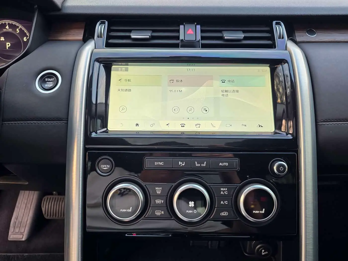 Land Rover Discovery 2018 — Фото 14/20