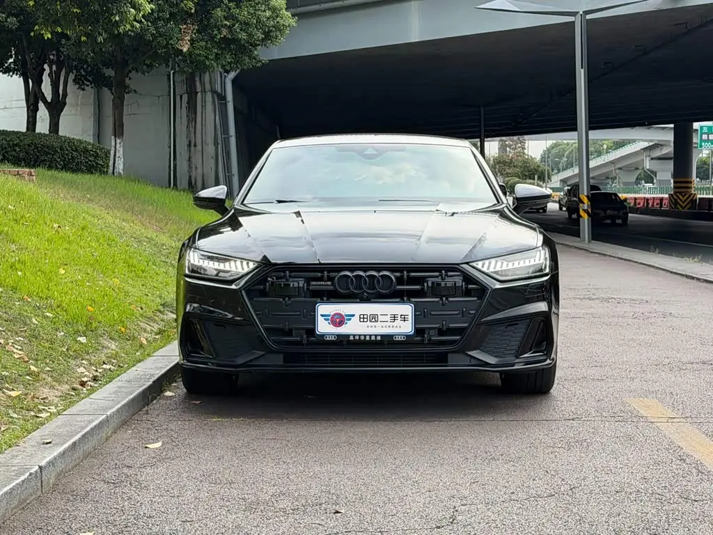 Audi A7L 2023 — Photo 2/14