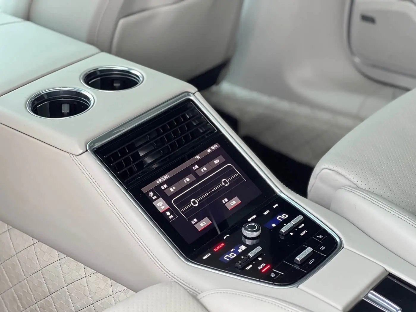 Porsche Panamera 2018 — ფოტო 10/14