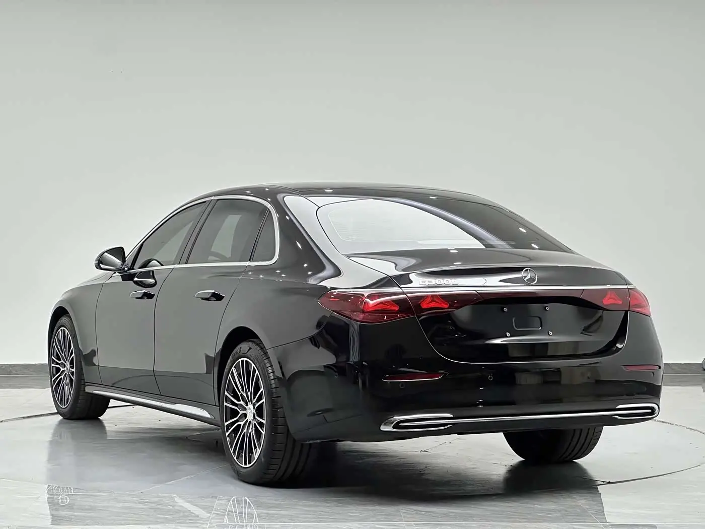Mercedes-Benz E-Class 2025 — Фото 5/20