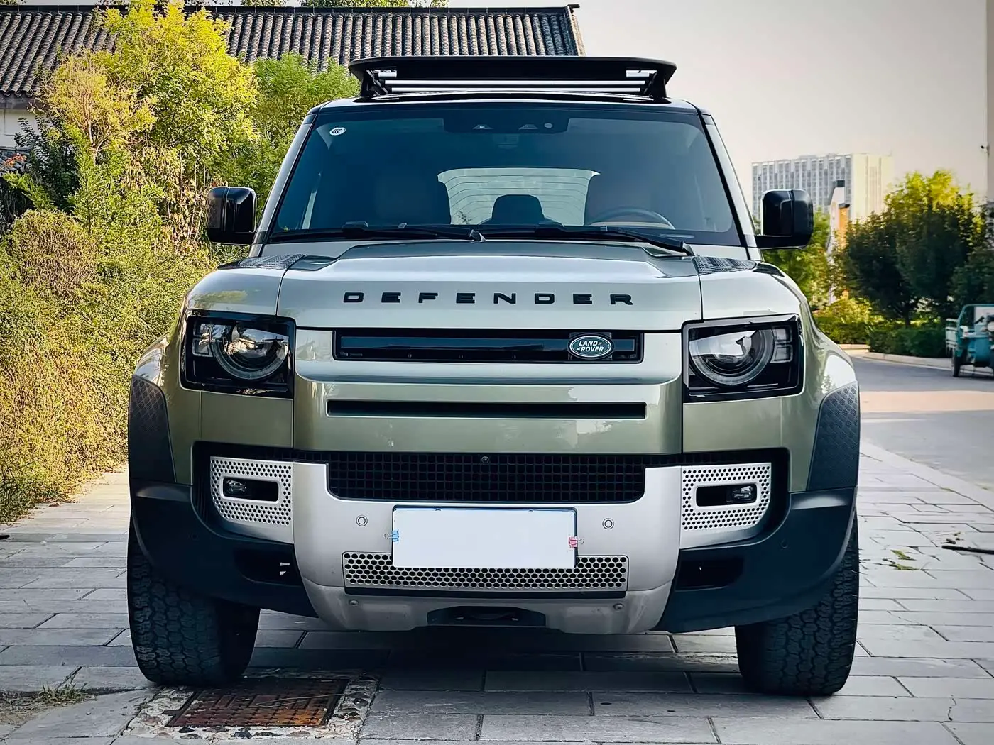 Land Rover Defender 2024 — Фото 2/20