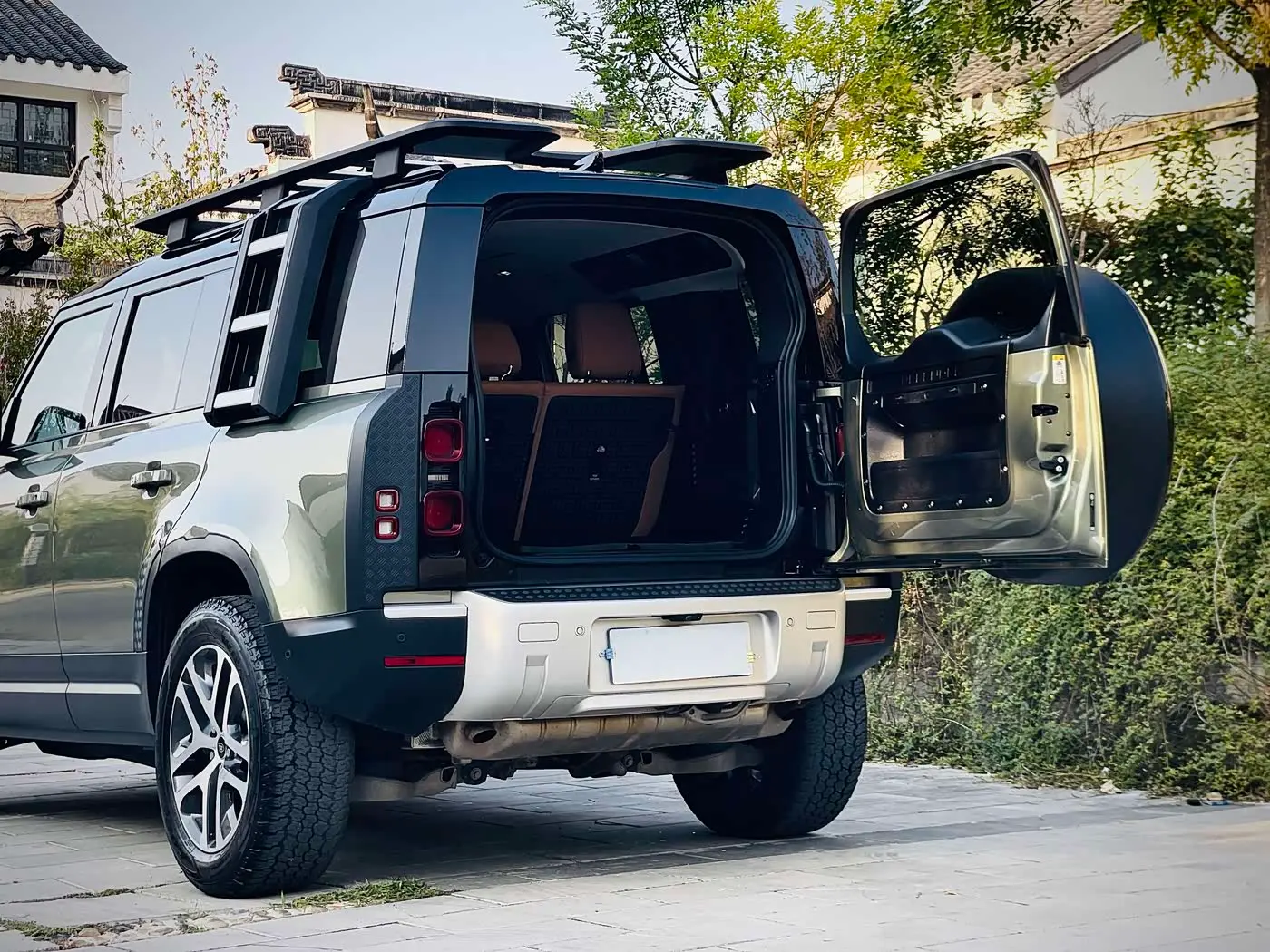 Land Rover Defender 2024 — Фото 18/20