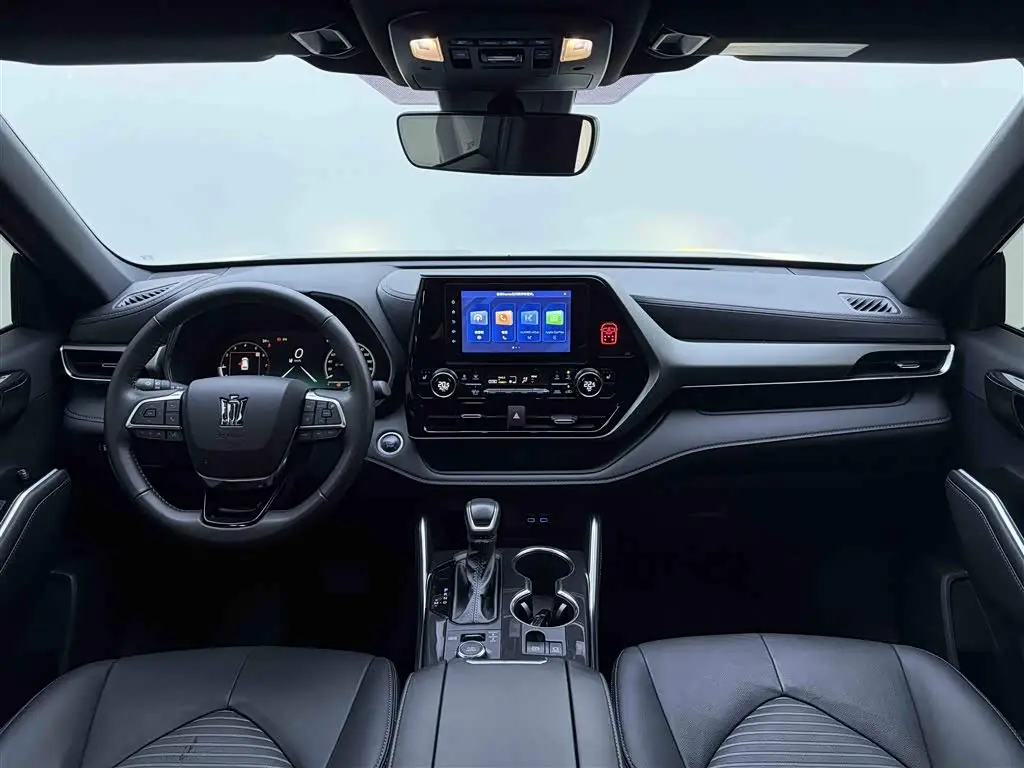 Toyota Crown Kluger 2023 — Photo 12/20