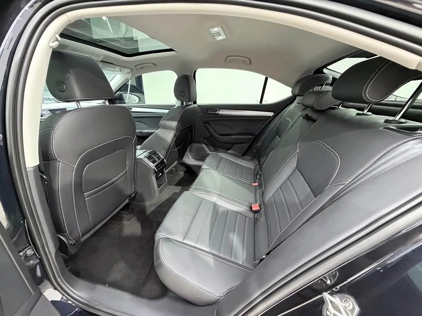 Škoda Superb 2024 — Photo 8/15