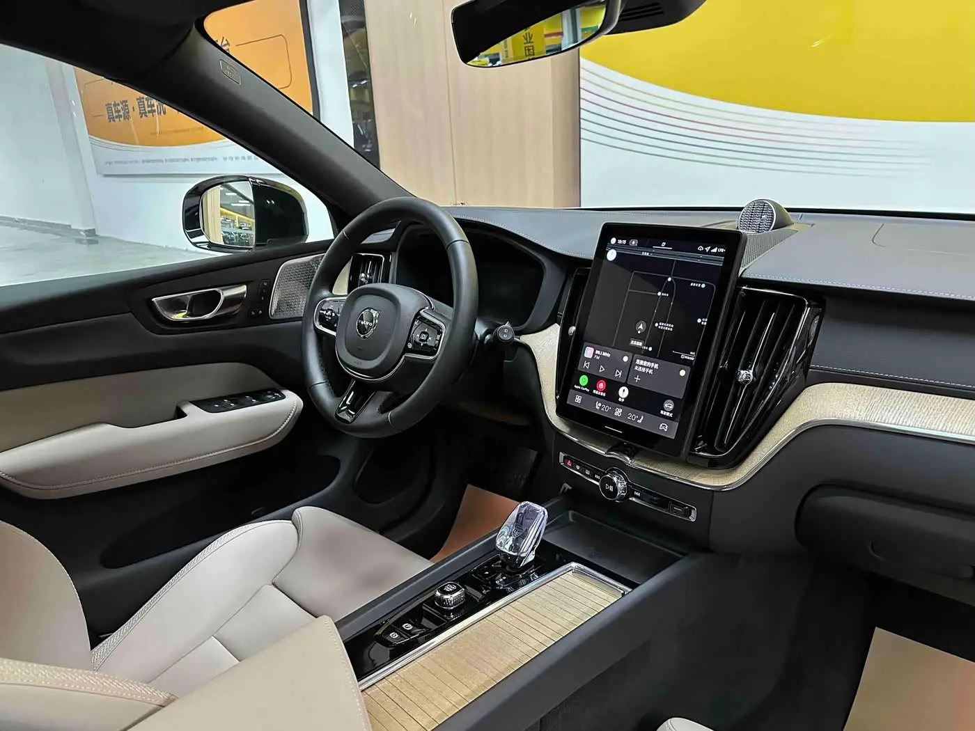 Volvo XC60 2025 — Фото 10/12
