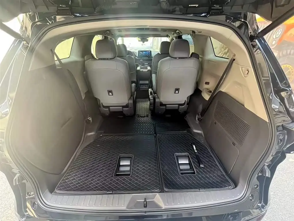 Toyota Granvia 2024 — Photo 8/14