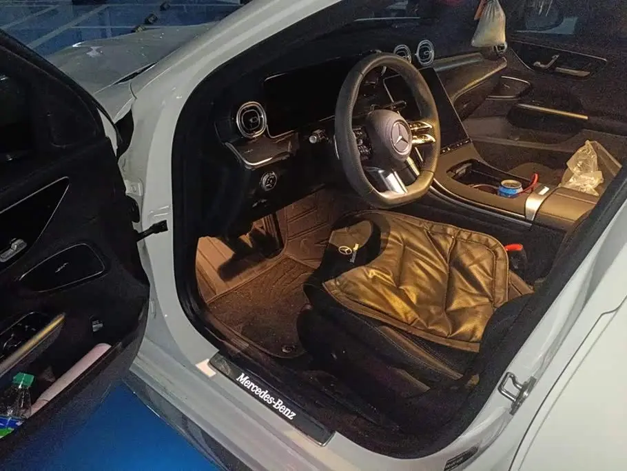 Mercedes-Benz C-Class 2025 — Şəkil 9/16