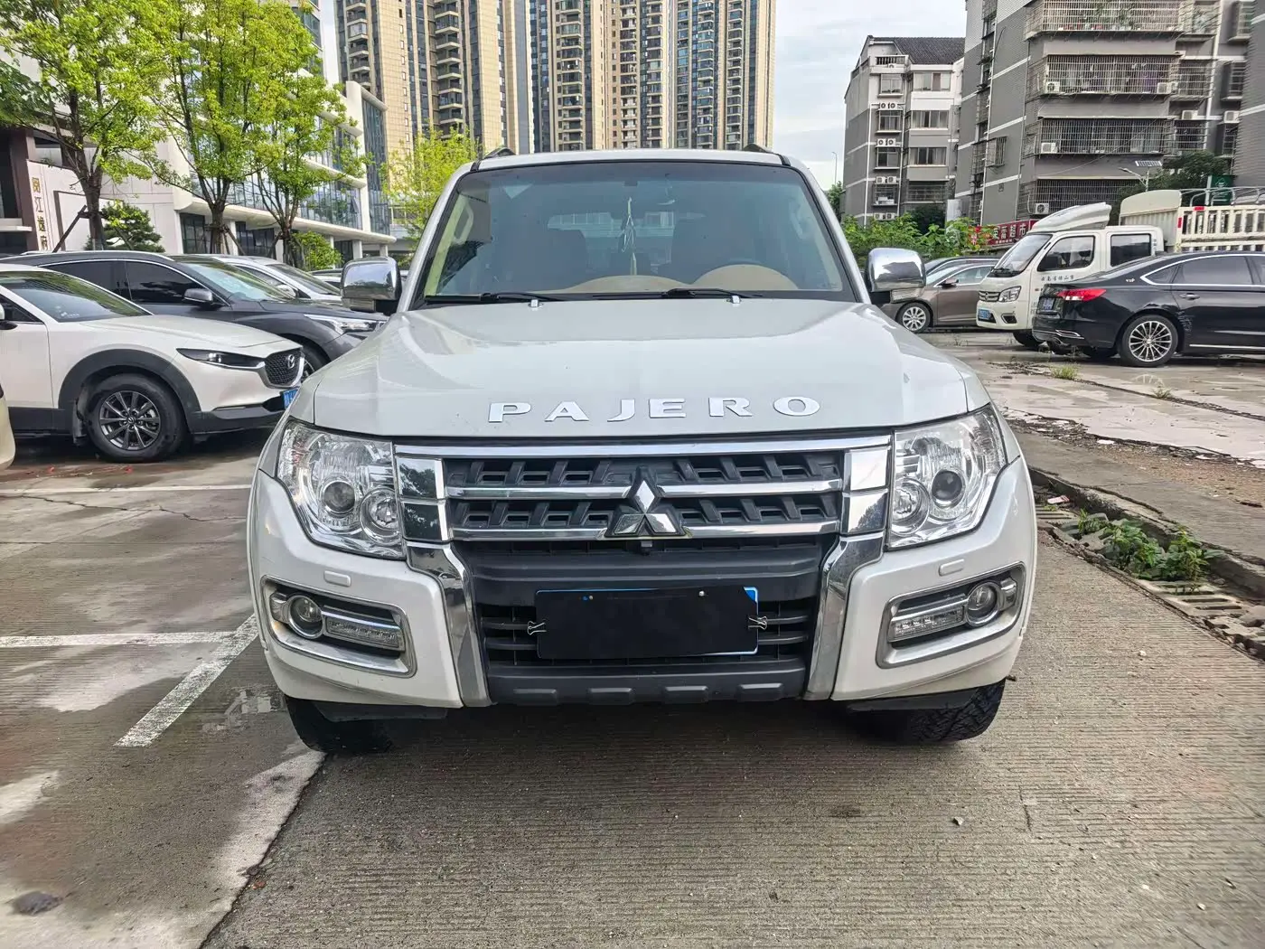 Mitsubishi Pajero 2018 — Şəkil 2/19