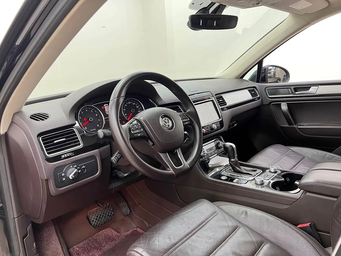 Volkswagen Touareg 2017 — Photo 19/20