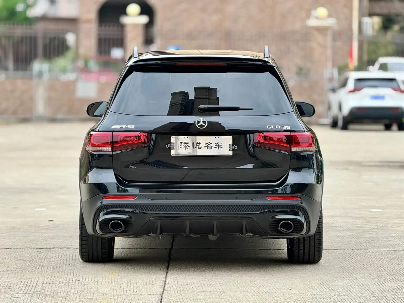 Mercedes-Benz GLB AMG 2022 — Photo 6/20