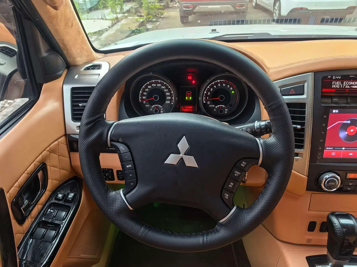 Mitsubishi Pajero 2018 — Şəkil 17/19