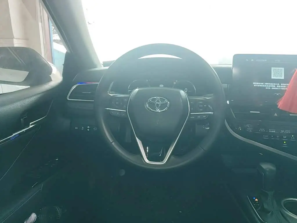 Toyota Camry 2023 — Şəkil 11/20