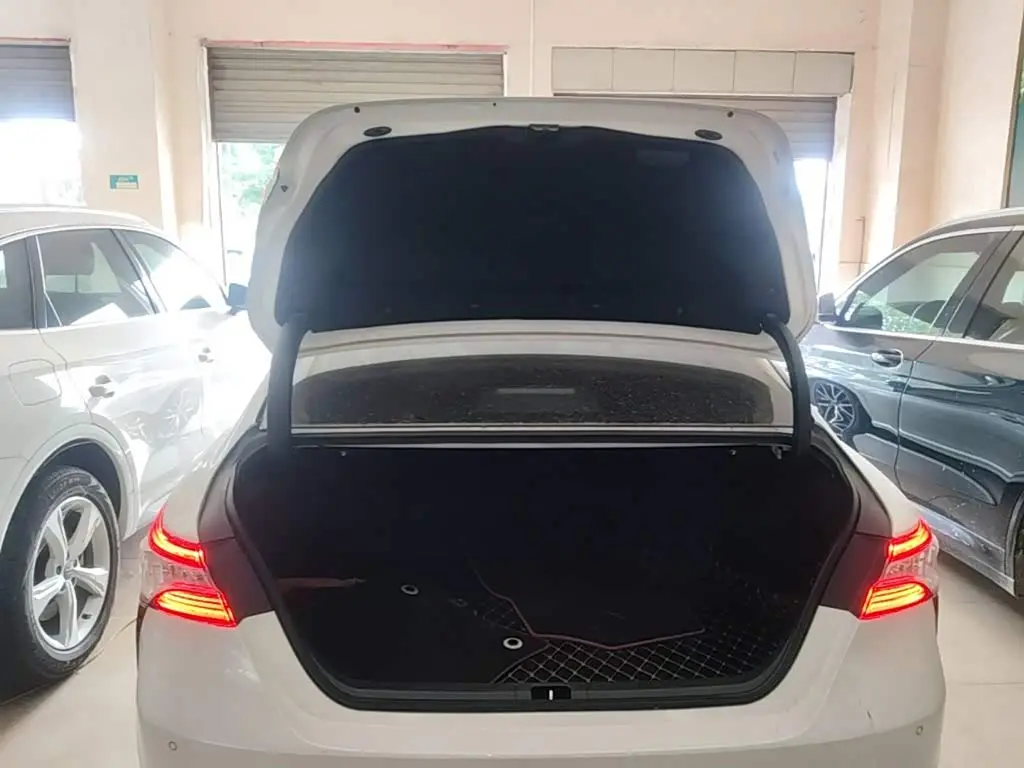 Toyota Camry 2023 — Şəkil 19/20