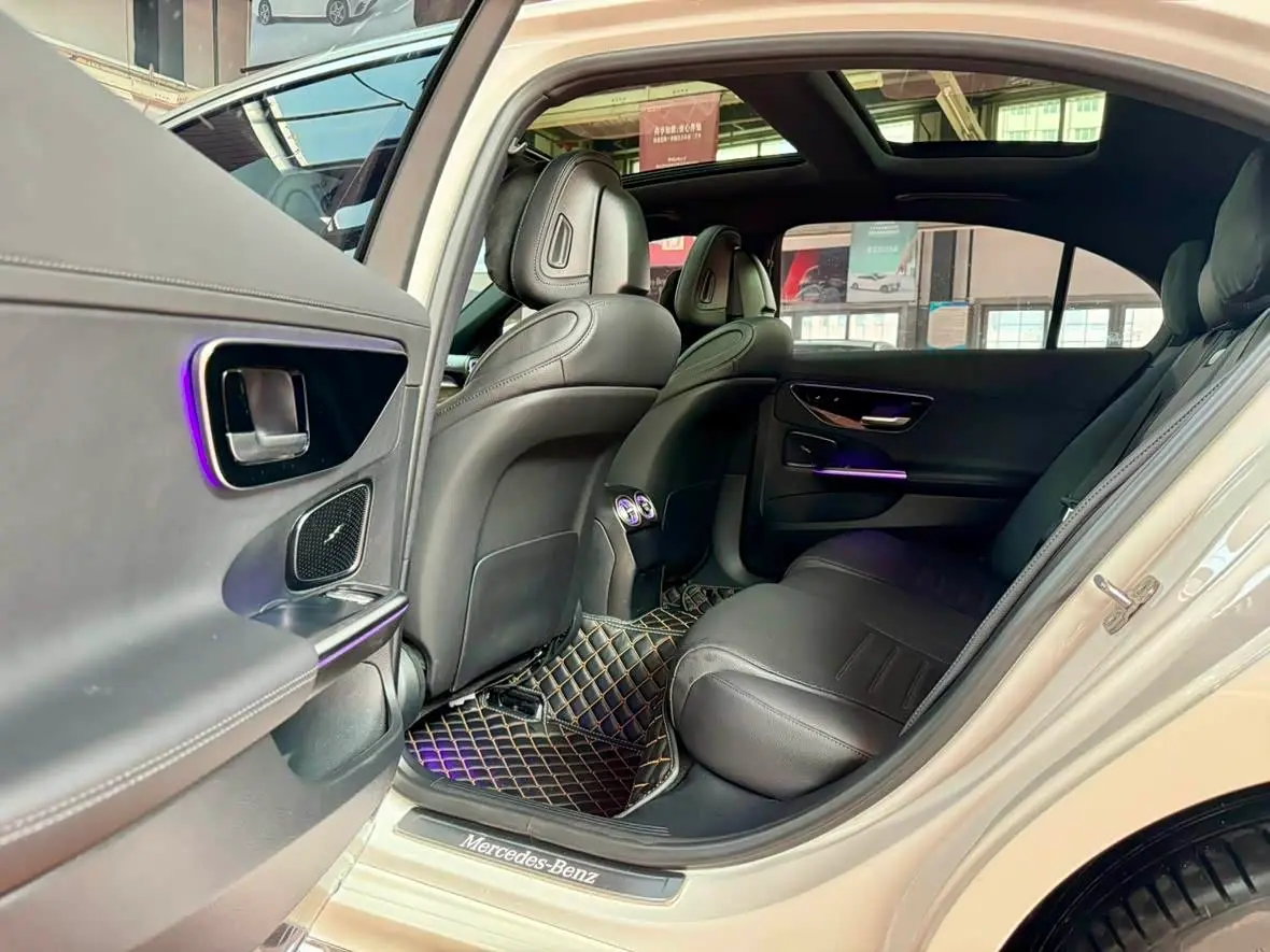 Mercedes-Benz C-Class 2024 — Photo 5/9