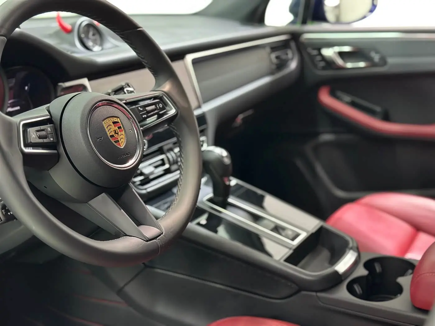 Porsche Macan 2022 — Photo 16/20