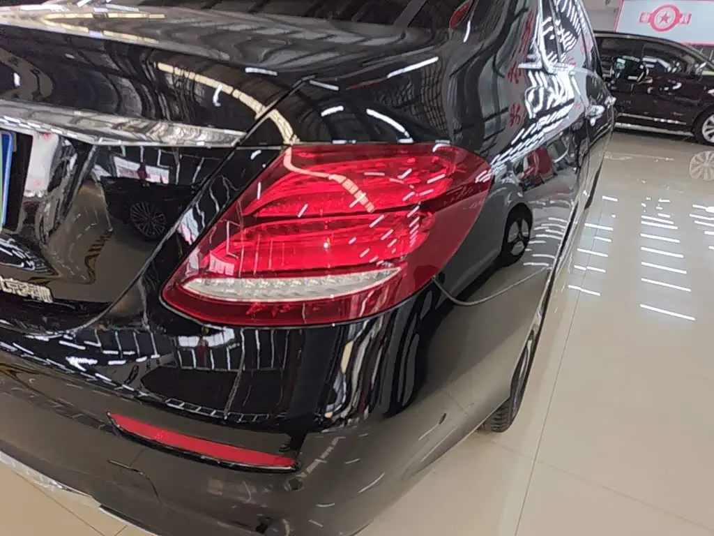 Mercedes-Benz E-Class 2018 — ფოტო 8/20