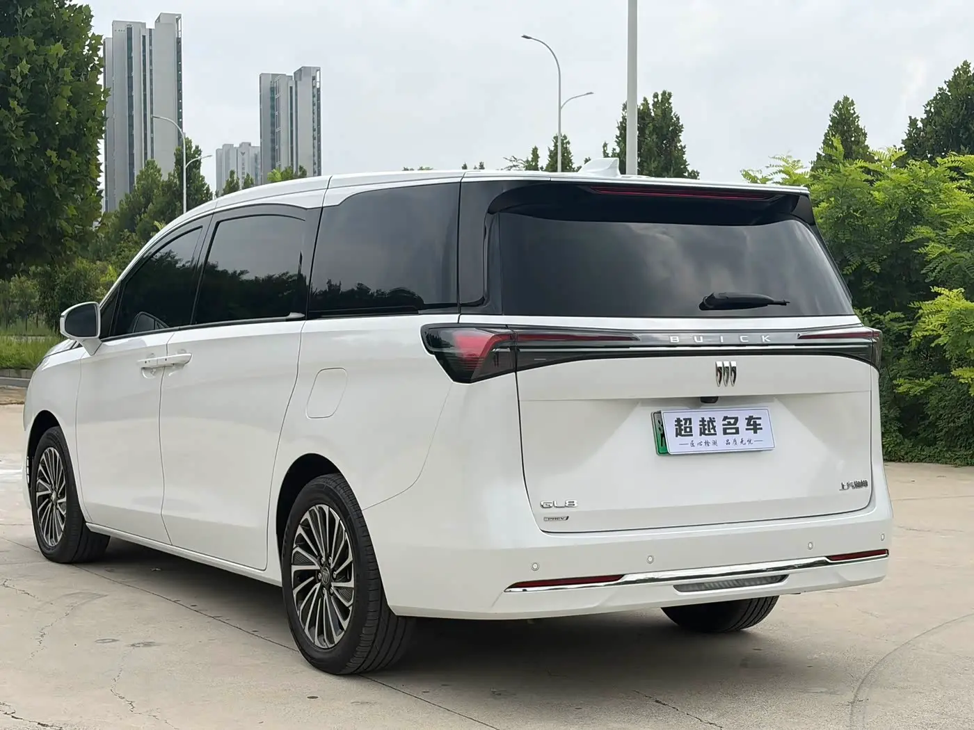 Buick GL8 New Energy 2025 — Фото 6/17